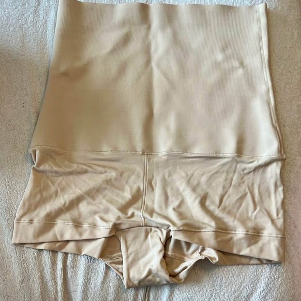 Maidenform Cream Shapewear size M